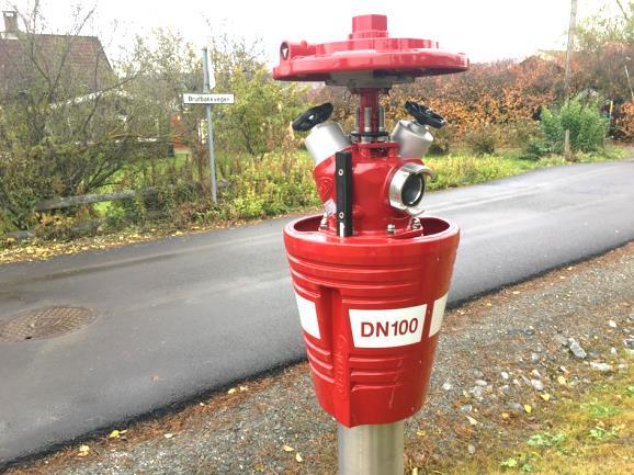 Bilde 2.1. Denne hydranten har 2 stk Nor-lås 1 uttak med separat stengeventil for hvert uttak. Bilde 2.