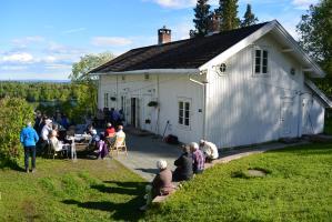 For nærmere presentasjon og bilder www.nakuhel.no. Kultursmia storstua vår, passer til kulturarrangement, konserter, selskaper, møter og foredrag. Dekketøy til 60 personer.