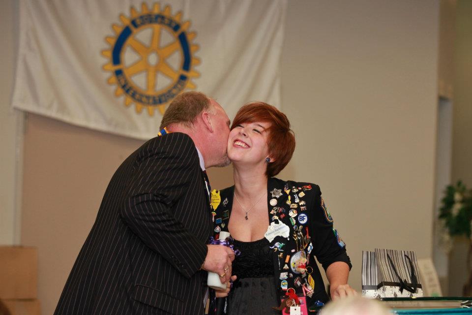 Forventninger Studenten skal være en representant for Rotary hele tiden mens han/hun er ute Studenten vil være en ambassadør for: Familien sin