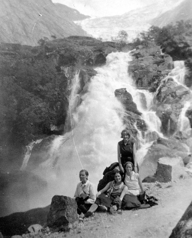 2.6 Historiske og kulturelle forhold Det er funnet få spor etter eldre bosetninger i Briksdalen.