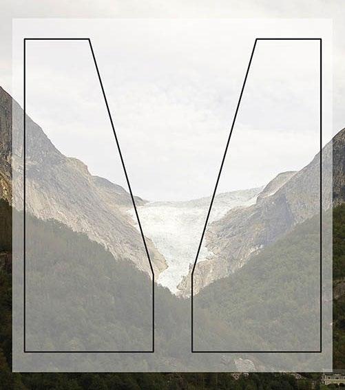 Fig. 27 Mål på velkomstskilt. Portal (Fig. 28) Portalen har sin form etter den V-formede konturen til dalføret og Briksdalsbreen som siger ned innerst i dalen (Fig. 29).