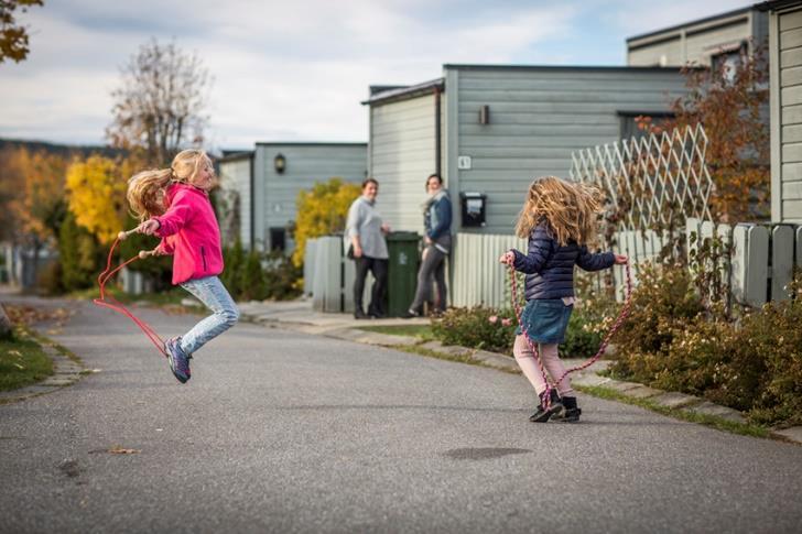 Noen fakta 122 000 vanskeligstilte på boligmarkedet i 2014 3909 bostedsløse pr. des. 2016, nedgang på 36 % siden 2012 færre bostedsløse barn (fra 679 i 2012 til 229 i 2016).