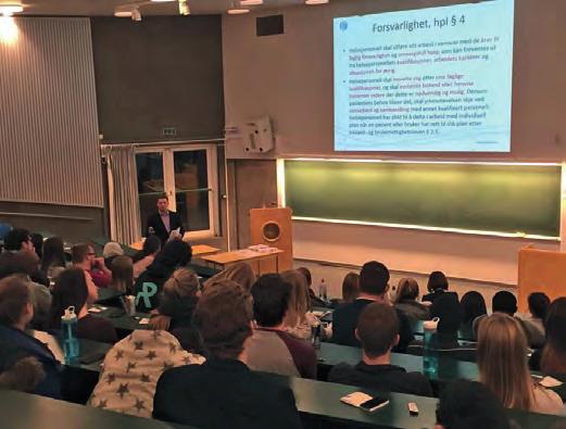 Tema var lover og regler i arbeidslivet samt tips og råd når man skal søke eller bytte jobb. Foto: Caroline Thy Nguyen Karrieredag: Farmaceutene arrangerte Karrieredag for farmasistudentene i Oslo 11.