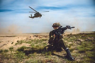 Samvirke mellom norske soldater fra 2. bataljon og amerikanske helikoptre under øvelse Saber Strike 2016.
