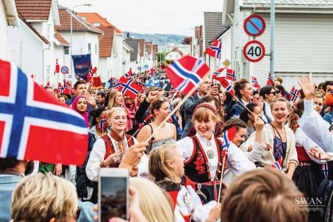 kl.11.15 Stavanger universitetssjukehus Variert 17.mai arrangement ved hovedinngangen Stavanger Janitsjar v/ dirigent Kristin Tønnesen Hilsen fra 17. mai komiteen v/ varaordfører Bjørg Tysdal Moe kl.