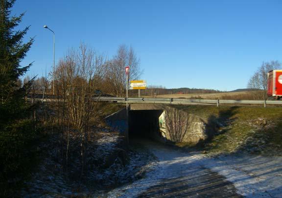 Punkt nr.: 80 Fv68 Fra Ev6 til Oslo 390-350 Mot Rett etter avkjøring mot Øvrevoll. Det går en kulvert under Griniveien i forbindelse med krysset.