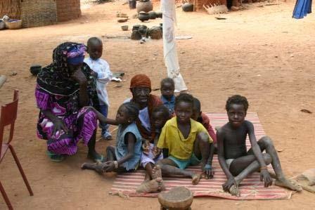 Det er mange forskjellige etniske grupper i Mali, Mande inkluderer bambara, malinkè og soninkè og utgjør ca 50 % av befolkningen.