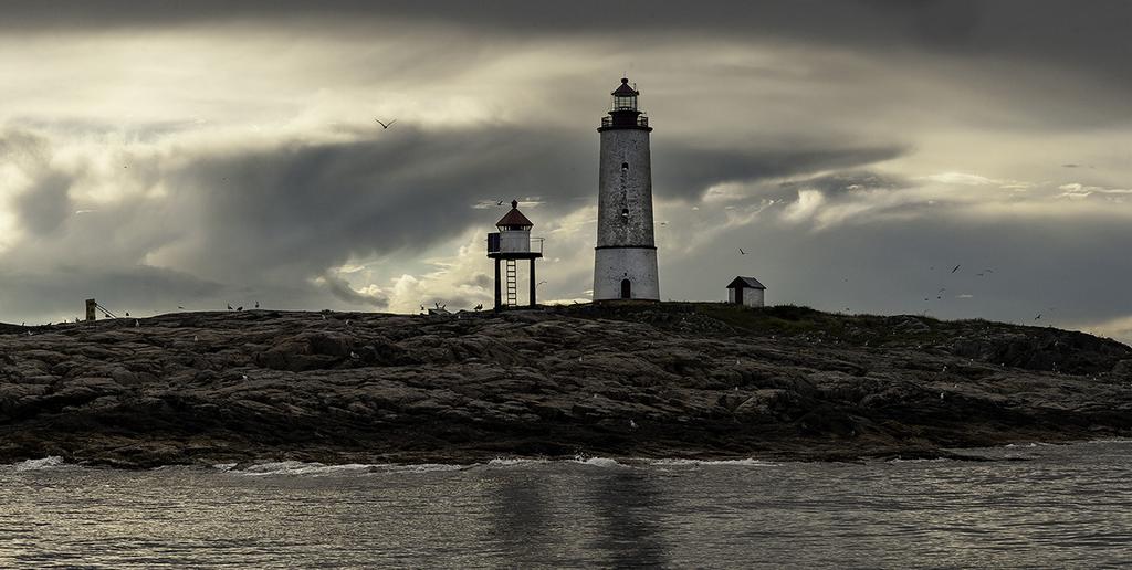 Lille Torungen. (Foto: Leif Andersen) SJØTRANSPORT OG HAVN NASJONAL HAVNESTRATEGI Nasjonal havnestrategi (2015) er regjeringens strategi for effektive havner for å få mer gods på sjø.