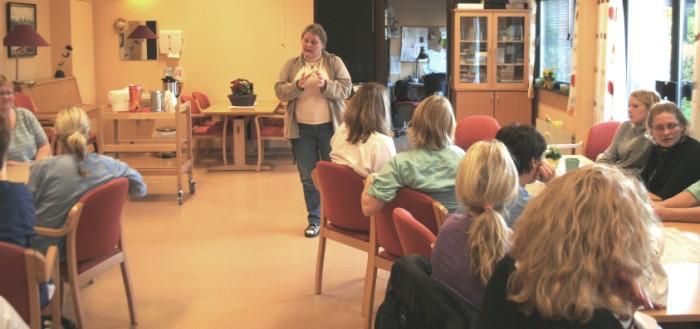 Ann-Helen Johansen holdt en kort innføring om hvor langt 2.avdeling har kommet, Paulina Frèden fortalte om 3.avdelings prosjekt, og avdelingsleder Unni Johansen tok en rask gjennomgang av 4.