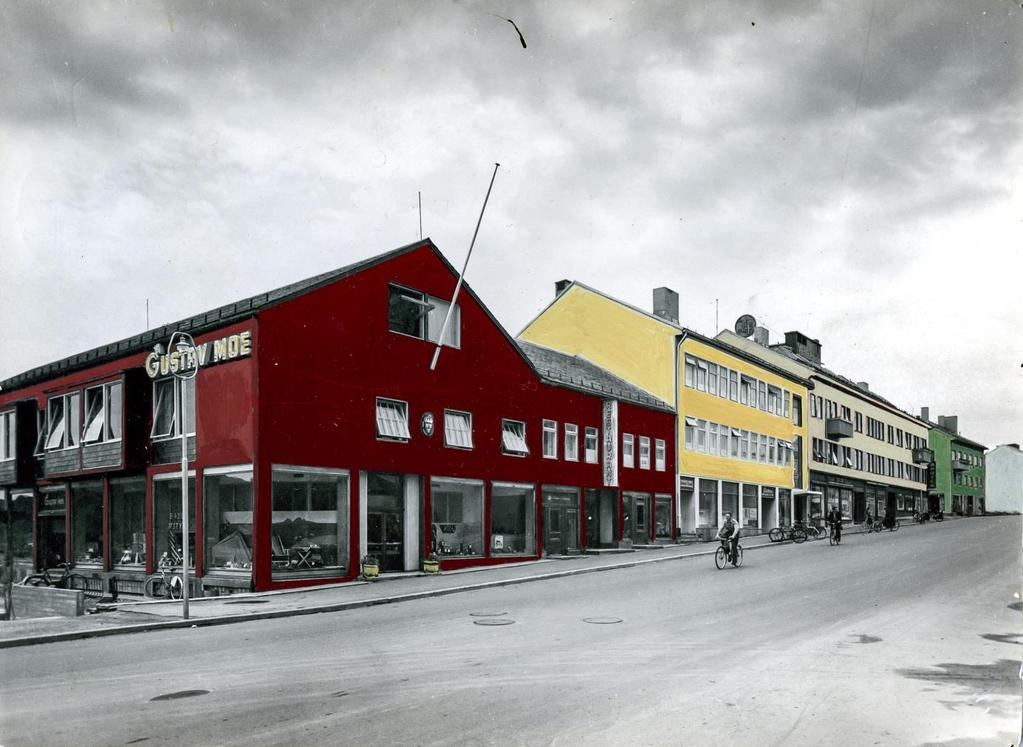 Byggene med fasadevern er reist i perioden 1947 til 1957, og har like arkitektoniske utrykk, med noen variasjoner.