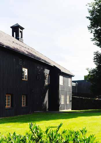 OKSENØYA 2 FORNEBU Mennesker har bodd på Oksenøya siden vikingtiden. I middelalderen bestod bebyggelsen av to gårder ved navn Store Oxenøen og Lille Oxenøen.