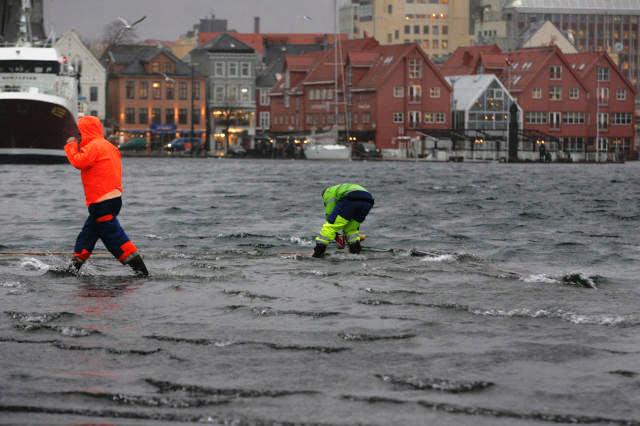 Kommunen kan søke kunnskap for å tilpasse oss endringer - banke på forskernes dør Klimatilpasningsprosjekter MARE.