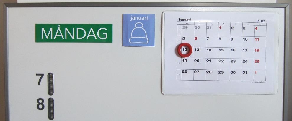 3. Visa datum, veckodag och månad I anpassningsmaterialet finns tillbehör som kan användas för att visualisera dagens datum, veckodag och månad på ett enkelt och praktiskt sätt.