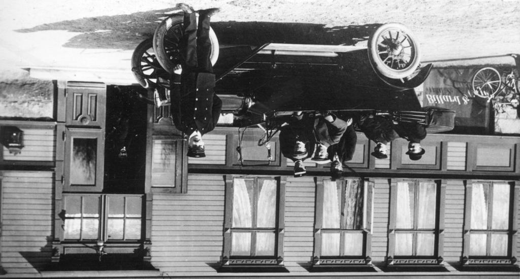 Narviks forste bil Litt om bakgrunnen: Nå til 17. mai, for akkurat 103 år siden, skjedde det en historisk begivenhet i Narvik! På denne dag i 1914 fikk Narvik sin aller første bil.