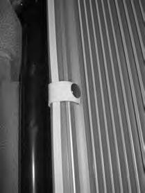 Lukke Grip tak i grepet/kanten på døren og skyv den igjen helt til foldedøren er lukket.