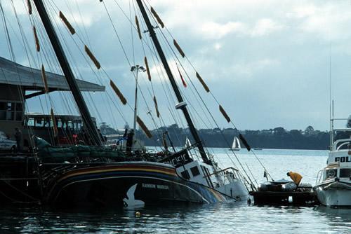 Statlig voldsbruk mot protest Eksempel: Franske sikkerhetstjenester senker Greenpeace-skipet Rainbow Warrior i Auckland havn, 10 juli 1985, ved bruk av store mengder