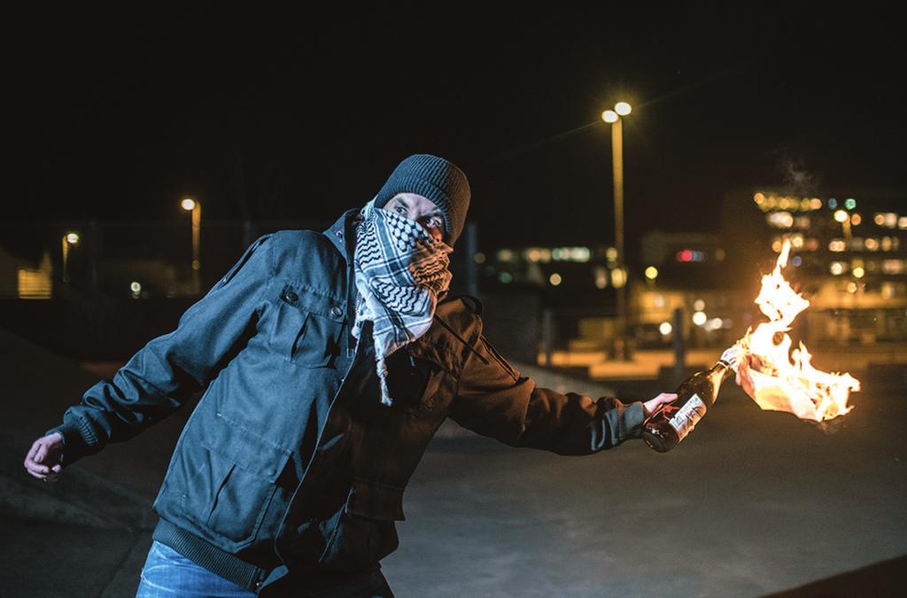 Radikalisering forstås som prosessen der en person i økende grad aksepterer bruk av vold og/eller voldstrusler for å nå politiske, religiøse eller ideologiske mål.