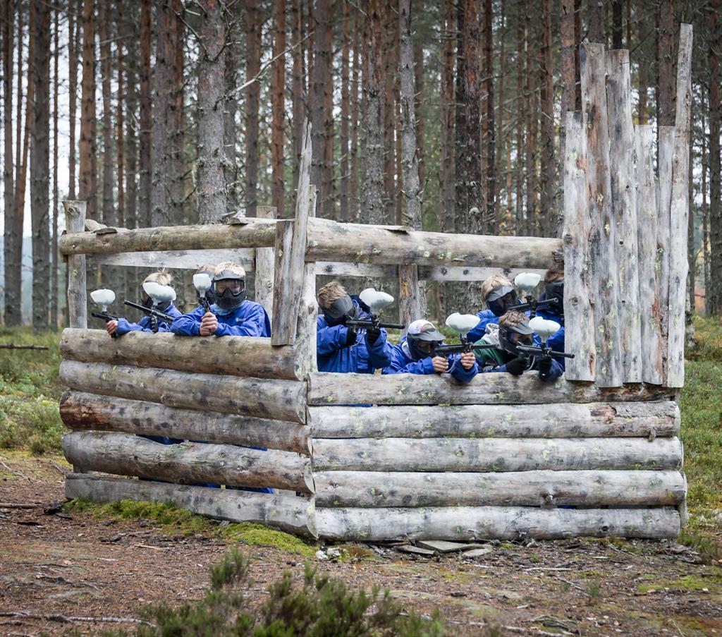 utstyres med heldekkende