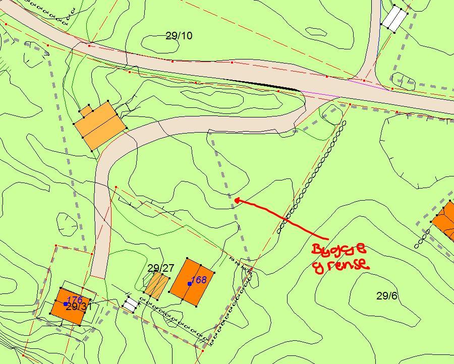 Deler av parsellen kjem i konflikt med kommunalt fastsett bygge- og delegrense mot sjø etter Kommuneplan for Radøy kommune 2011-23 pkt. 2.5.