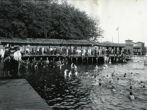 Før 1890 møtte vannet fjellveggen under Akershus festning.