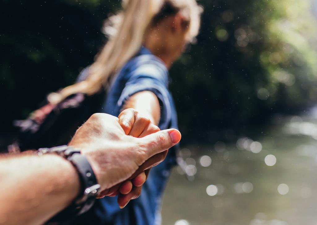 Av Viggo Johansen BERØRING, BEVEGELSE OG BEVISSTHET med kroppsbehandling, Yoga og Mindfulness Berøring, bevegelse og bevissthet hvordan si noe fornuftig om et så stort tema med så få ord?