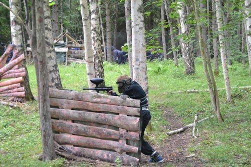 Nedre aldersgrense er 12 år for å spille. Spillere mellom 12-18 år må ha med samtykke fra foreldre/ foresatte. Det er mange som har lagt sin bursdag til vår paintballbane.