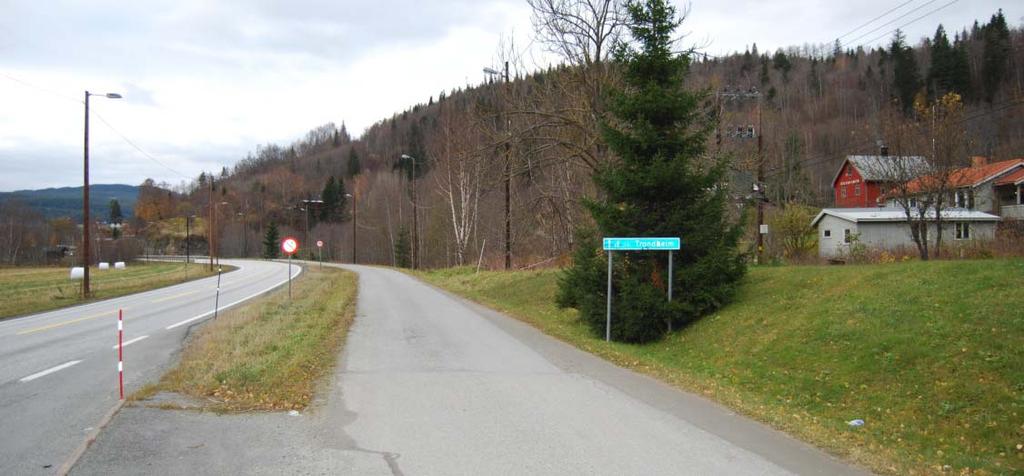 Tidligere krysset den Gaula ved Hovin, og derifra til Støren på vestsida av elva. Det er nedsatt fartsgrense gjennom tettsteder og lysregulering på Kvål.