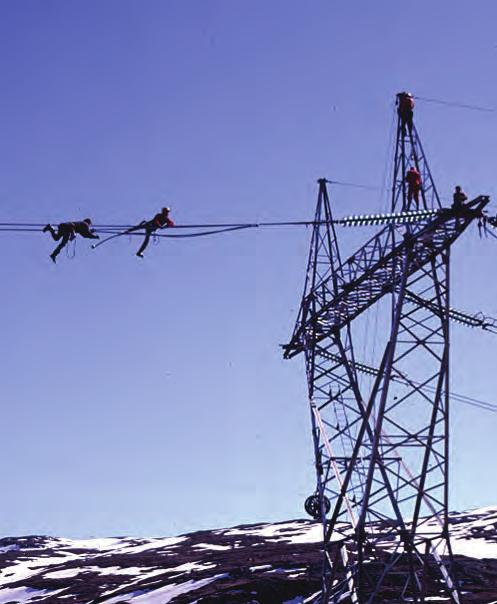 Byggingen av 420 kv-linjen over fjellet var luftig arbeid. 14.