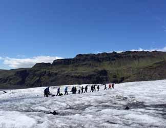 Aktiviteter på - 2017 Isbrevandring - 10 timer (ca. 2-2,5 på isbreen) Turen starter fra Reykjavik med buss som kjører til isbreen Sólheimajökull i sør.