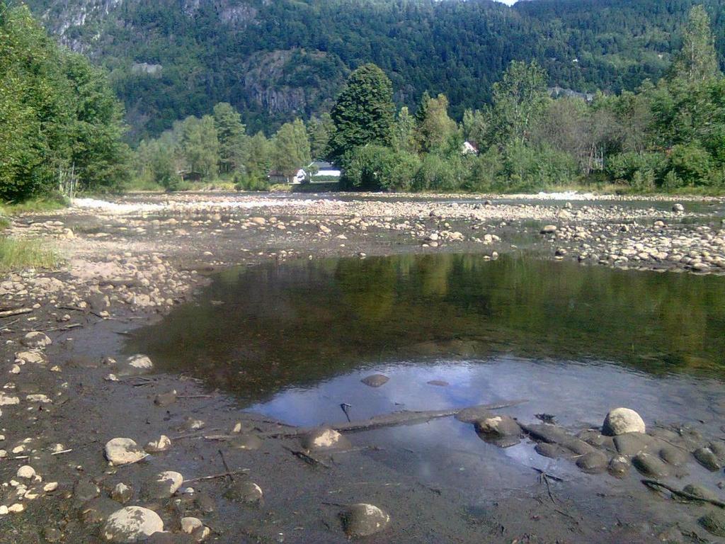 Tørrlagt hovedløp, side-elver og