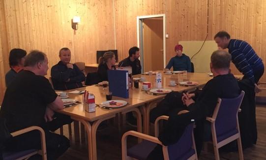 NORDRE VARANGER BONDELAG Lokallaget gjennomførte sitt årsmøte på ettermiddagen 20 oktober. Det var godt med deltagere på årsmøtet og det ble servert lapskaus og sjokoladekake.