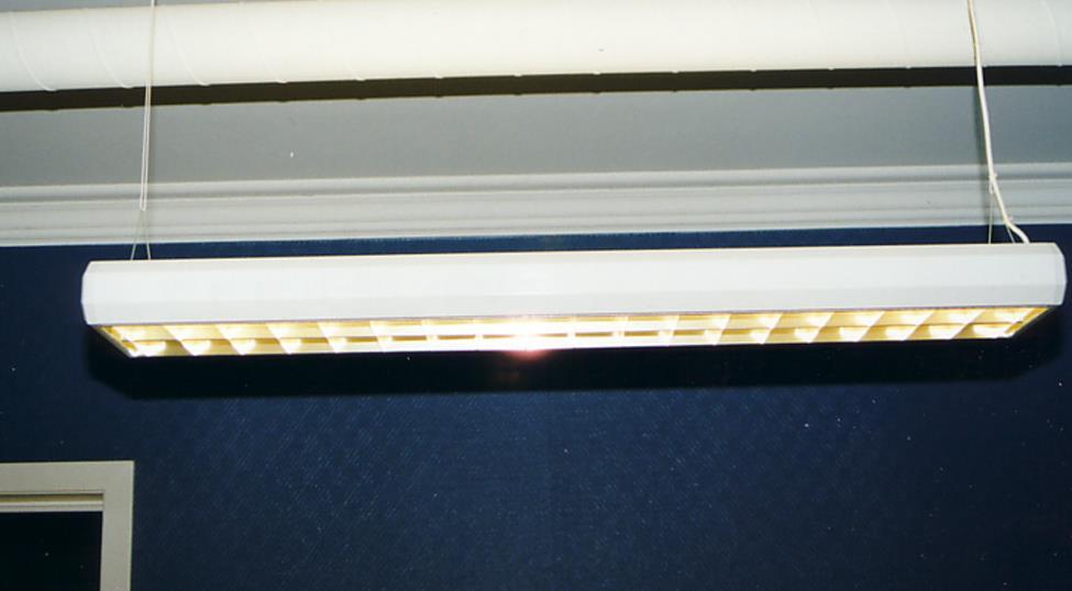 Valg av lyskilder er viktig for trivselen Tips til handling: Sjekk om det er fullfargelysrør i taklampene (fargekoden 830 skal stå på enden av lysrøret).
