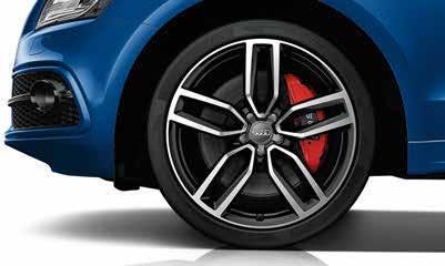 Audi sport støpte aluminiumsfelger i 10-eikers Y-design i glanset sort Dimensjon 8,5 J x 20 med 255/45 R 20 dekk² Designpakke i rutet nappaskinn med sportsseter foran Kontrastsømmer i mørkt sølv