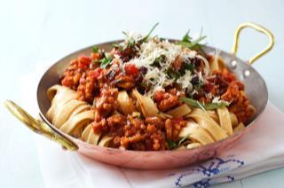 hver av de tre varmrettene en bestemt dag Penne arrabiata Pasta bolognese Stracotto Pris per porsjon: 8 Antall porsjoner: 12