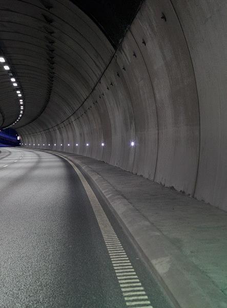 Tunneltryggleiksforskrifta for fylkesvegnettet Handsama i fylkeskommunane i 2015: Ansvar Krav til rollar Krav til nye tunnelar og utbetring av tunnelar Krav til eksisterande tunnelar (tidskravet)
