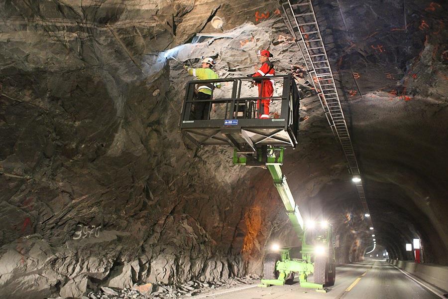 Handlingsprogrammet 2014-2017 Arbeidet med å oppgradere tunnelar blir prioritert i perioden 2014-2017 Behovet for tiltak i tunnelar er kostnadsrekna til