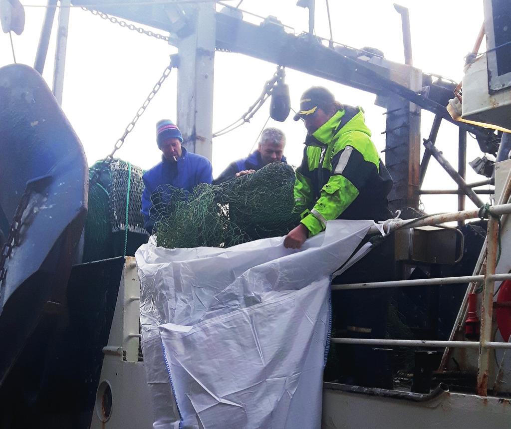 Gjennom Fishing For Litter har fartøyene som deltar mulighet til kostnadsfritt å levere marint avfall som de får som uønsket bifangst under ordinært fiske.