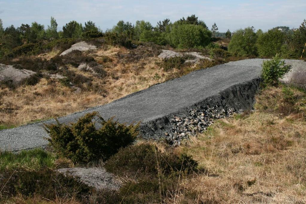 Noen dumper er jevnet ut, slik at en lettere skal kunne ta seg fram med rullestol.