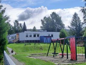 Nygård barnehage er plassert i et trehus fra 1900-tallet, beliggende i naturskjønne omgivelser i Gan.