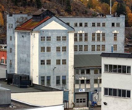 Nåværende funksjon: Bygget brukes i dag til produksjon av plastemballasje. 7.14 Forniklingen (Bygg 160) Forniklingen, også kalt «Lerjordfabrikken», i dag. Foto: Eystein M.