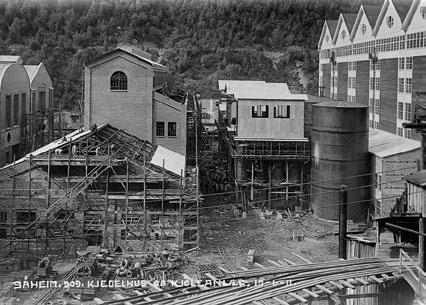 8.2 Kjelehuset (Bygg 246) Kjelehuset under bygging i 1911, og i dag. Foto til venstre: Norsk Industriarbeidermuseum. Foto til høyre: Eystein M. Andersen. Oppført: 1911. Arkitekt: Ukjent.