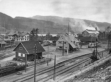 Endringer: Ved Grønvollfoss ble linjen omlagt i 1933 i forbindelse med oppdemming av Tinnåa for anlegg av Grønvollfoss kraftstasjon. Linjen ble lagt høyere i terrenget og fikk to nye tunneler.