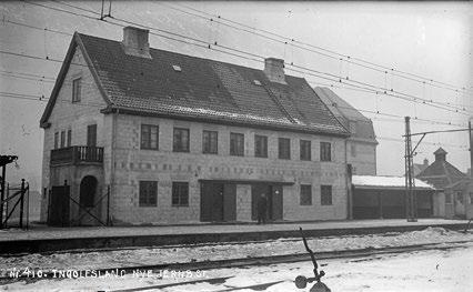11.8 Ingolfsland stasjonsbygning Ingolfsland jernbanestasjon i 1919 og i dag. Foto til venstre: Norsk Industriarbeidermuseum.