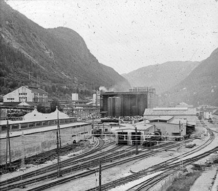 Beskrivelse: Rjukan stasjon har foruten stasjonsbygningen flere bygninger.