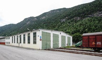 Allerede rundt 1910 ble det bygd en liten lokomotivstall, som i 1916 ble erstattet av lokstallen på Såheim (objekt 11.10).