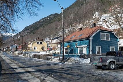 Et funkishus fra 1927 er tegnet av arkitekten Ove Bang. Typisk for bebyggelsen i Villaveien er en snau og lukket form med spisse tak og plassering på en planert og flat tomt i et bratt terreng.