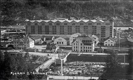 13.8 Anleggskontoret i Hydroparken (Bygg 297) Til venstre Anleggskontoret rundt 1915, lengst til venstre i bildet. Til høyre bygningen i dag.