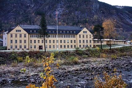 Bygningen har siden hatt en lang rekke funksjoner, både som leiligheter og kontor. Endringer: Et lavt tilbygg mot øst, ellers nærmest uforandret utvendig.