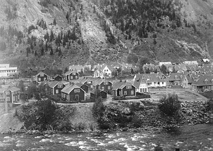 skolebygningen sto ferdig i mars 1912, og undervisningen startet i august 1912 med 60 elever og 4 lærerinner.