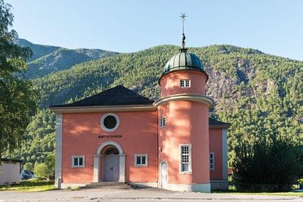 13.15 Baptistkirken Baptistkirken, fasade mot Sam Eydesgate (nord). Foto: Per Berntsen. Oppført: 1922 1932. Arkitekt: Lorenz H. Ree. Funksjon: Kirke og møtelokale for Baptistmenigheten.